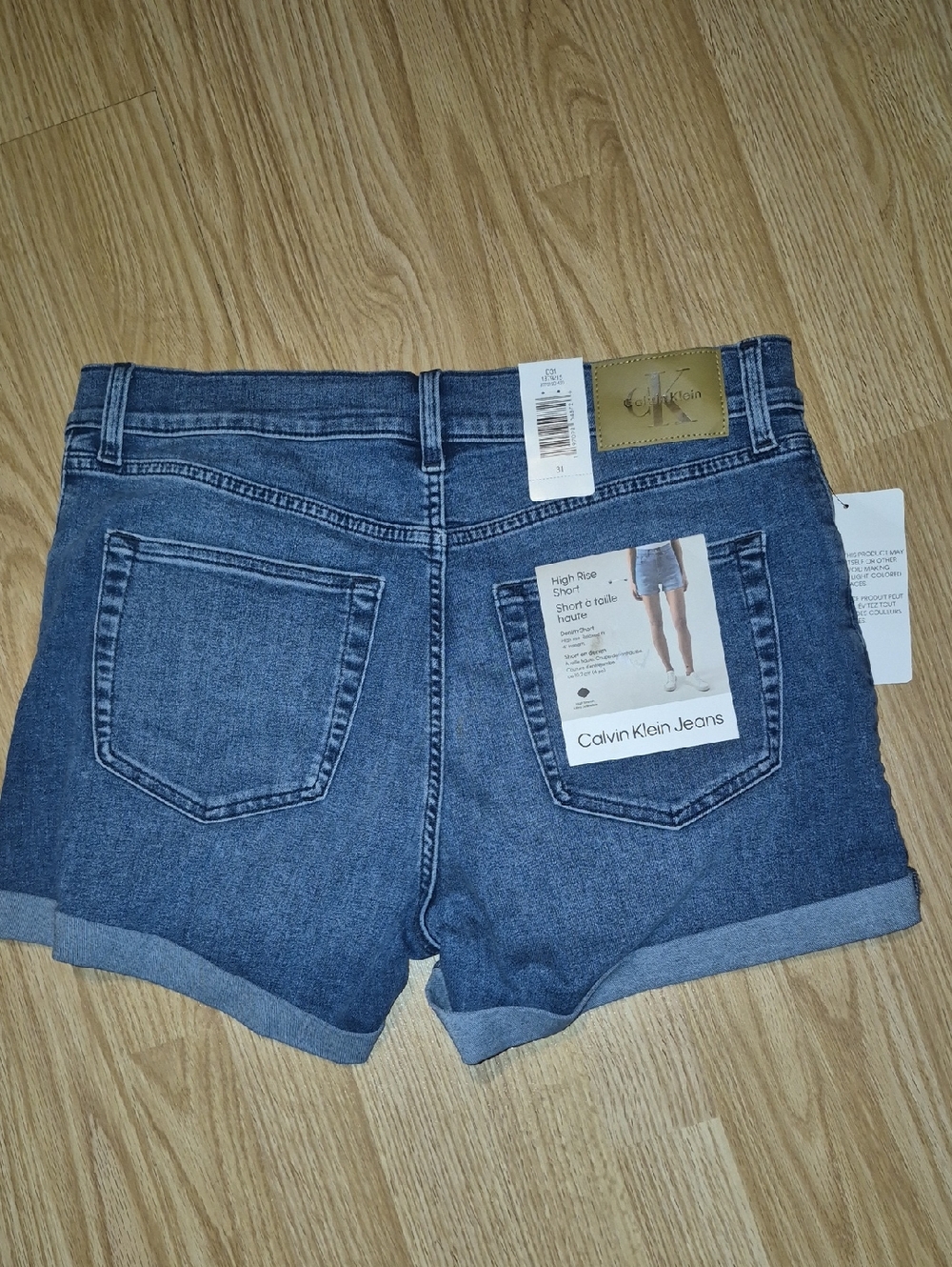 Nwt Calvin Klein Jeans Rolled Hem High-Rise Denim Shorts 4"..size 31